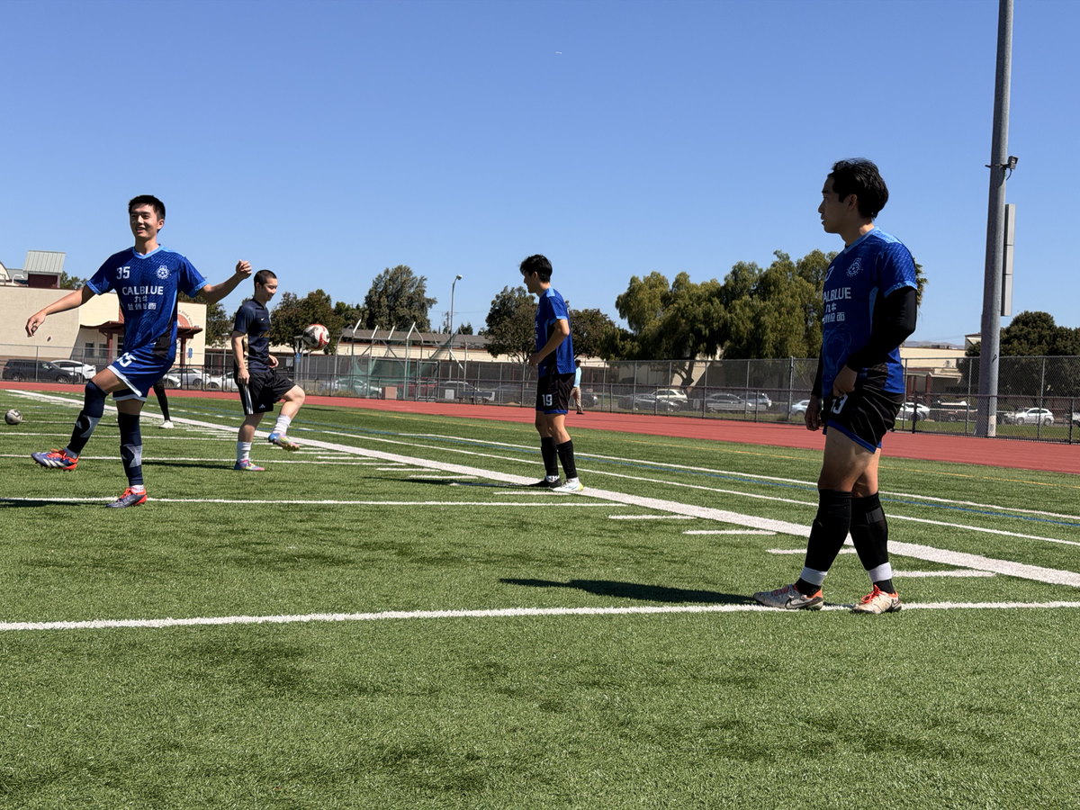 CalBlue players warming up before the Real Santa Clara match