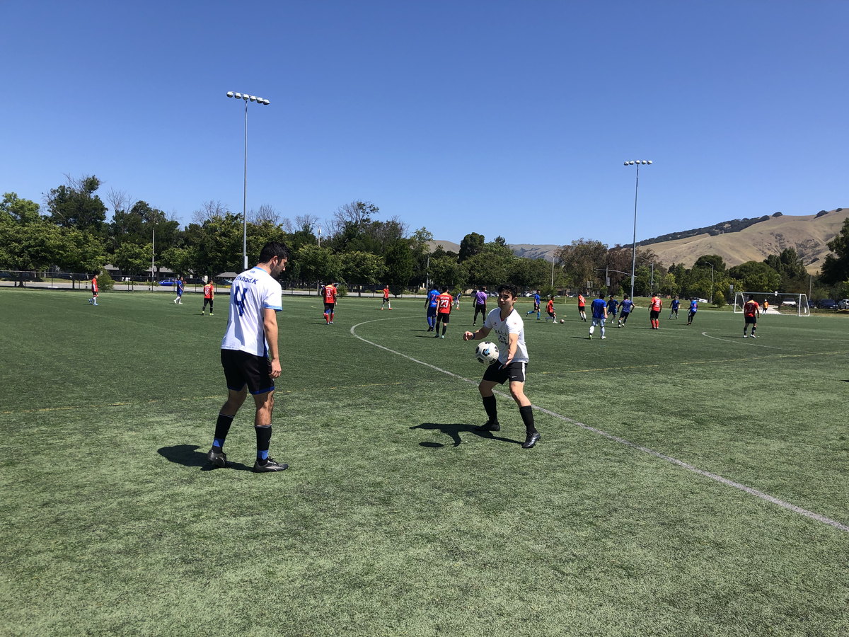 CalBlue players training with the ball between matches