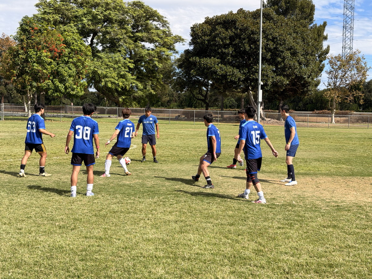 CalBlue players preparing for the Kylin Cup match against Dallas Dragon
