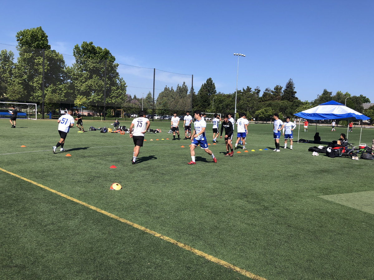 CalBlue players warming up with the ball